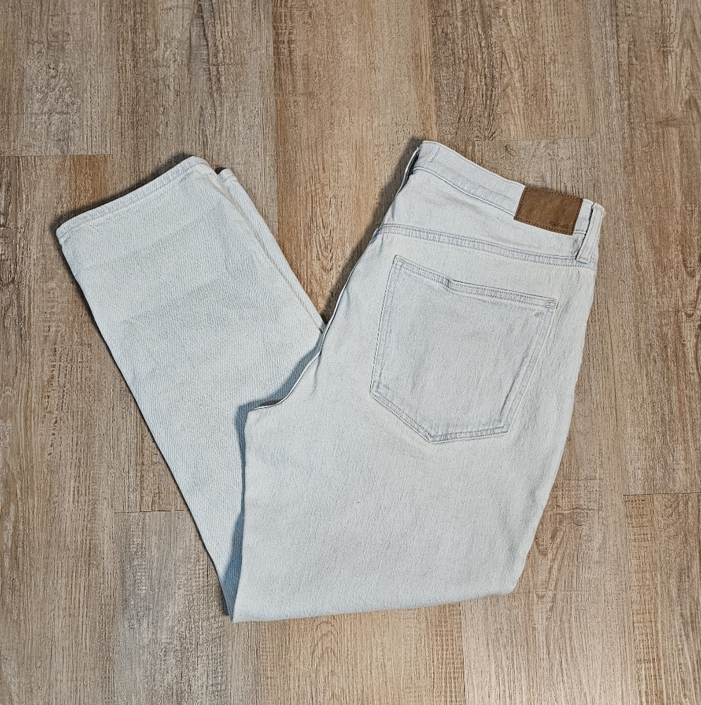 Classic White Women's Jeans - Picture 2 of 10